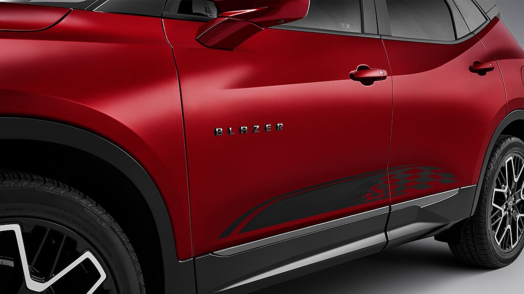 Calcomanía lateral en negro carbón para tu camioneta mediana, Chevrolet Blazer 2025