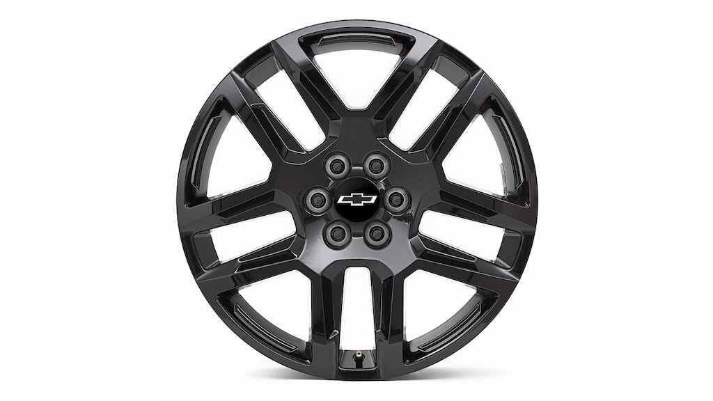 Estiliza el diseño exterior de tu Chevrolet Blazer 2025 con el rin de aluminio de 20 pulgadas con 5 brazos en negro