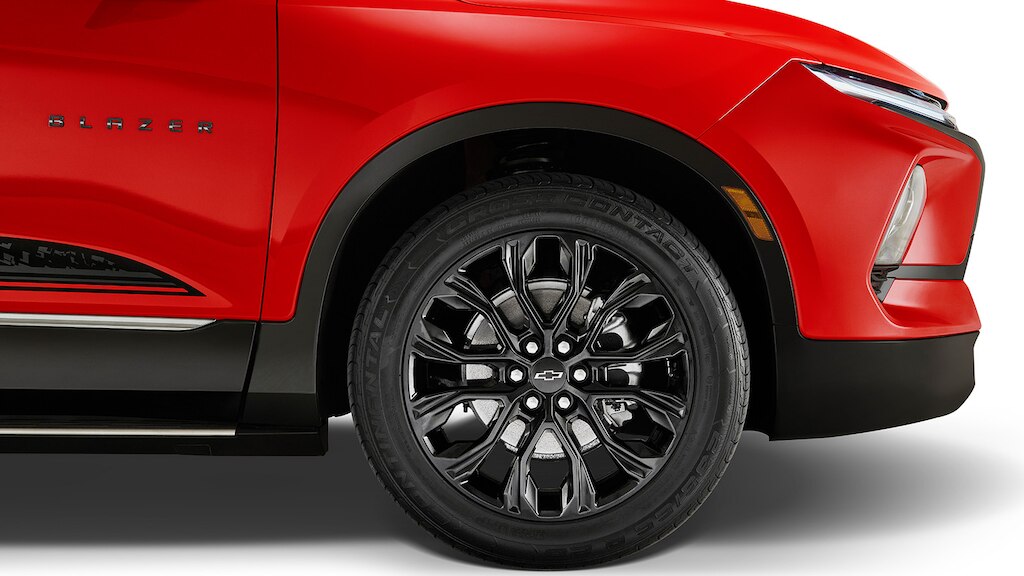 Estrena el rin de aluminio de 20 pulgadas con 6 brazos en negro brillante para tu Chevrolet Blazer 2025