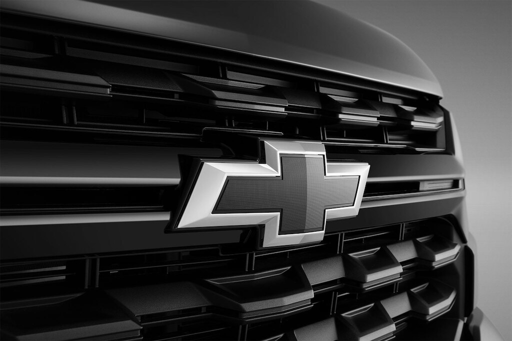 Emblema Chevrolet en negro para Colorado 2024, mejor camioneta todoterreno 4x4